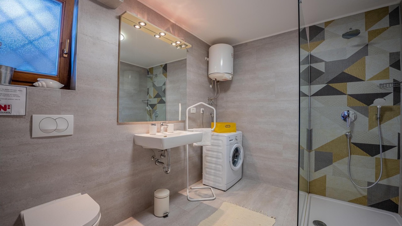 Photo of Bathroom in Sarsoni