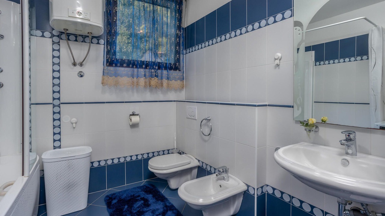 Photo of Bathroom in Cabar