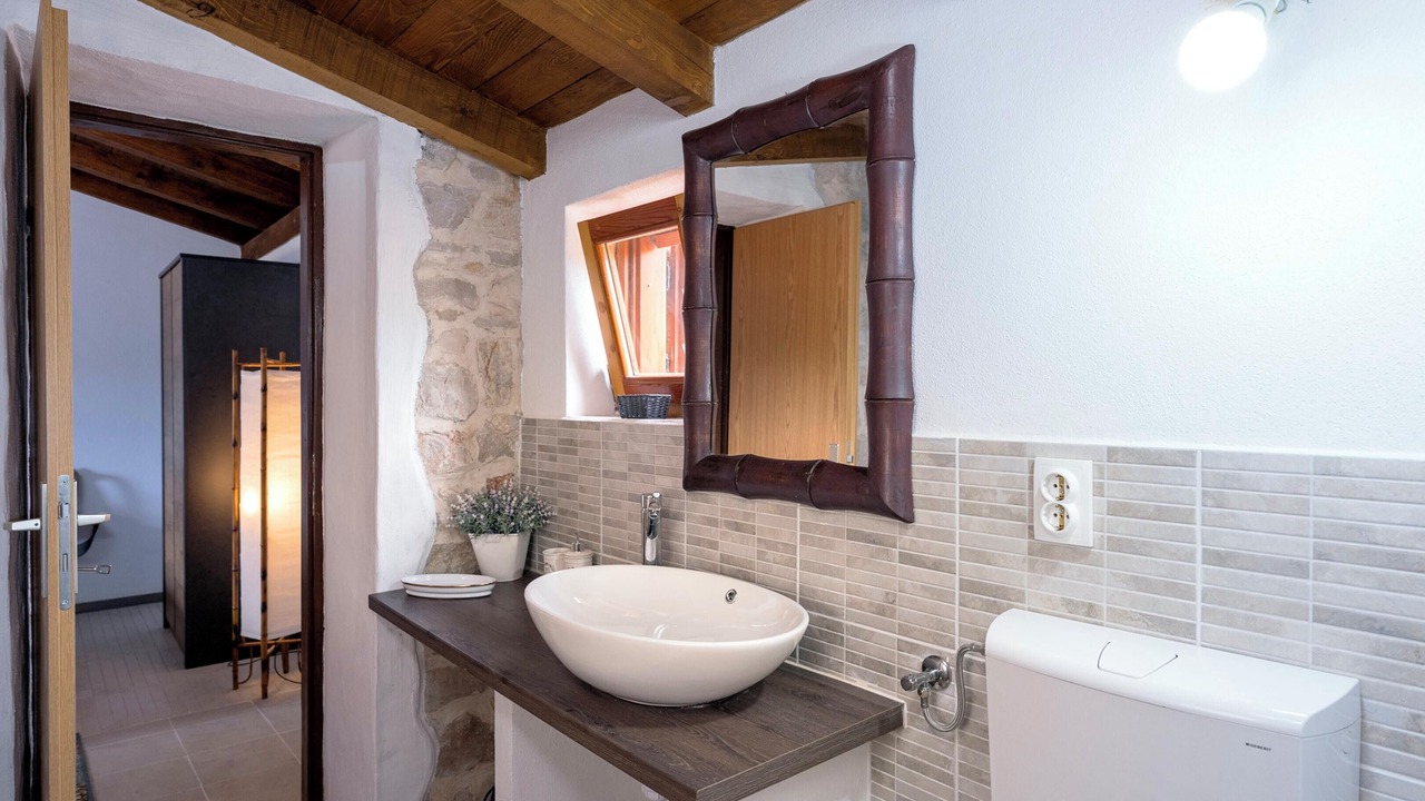 Photo of Bathroom in Cove Basina (Jelsa)