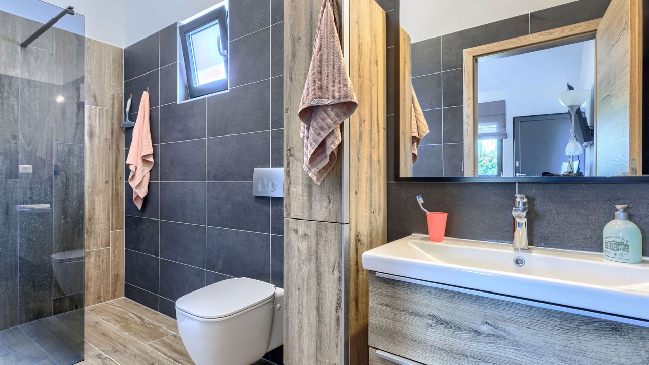 Photo of Bathroom in Topid