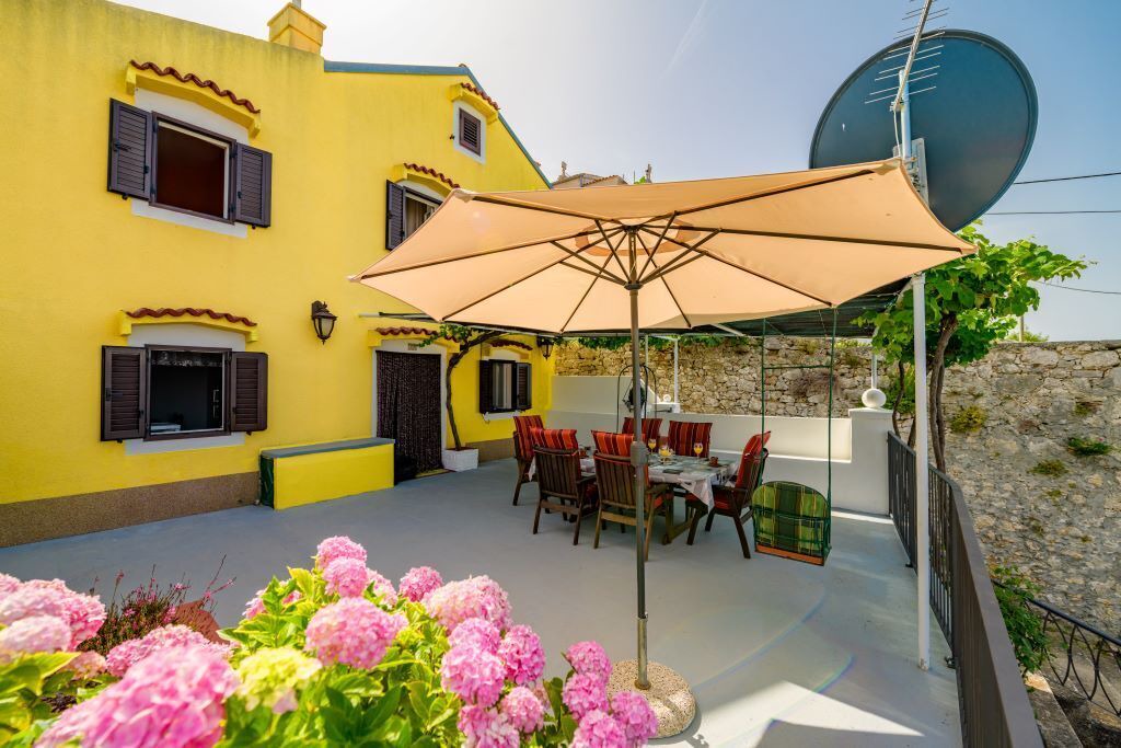 Photo of Outdoor in Ustrine