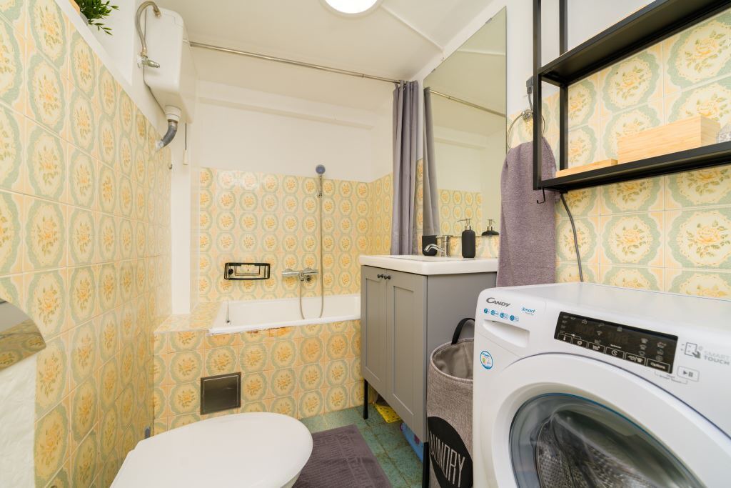 Photo of Bathroom in Ustrine