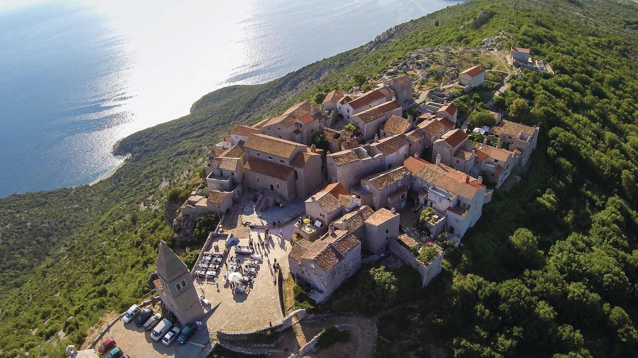 Photo of Others in Cres