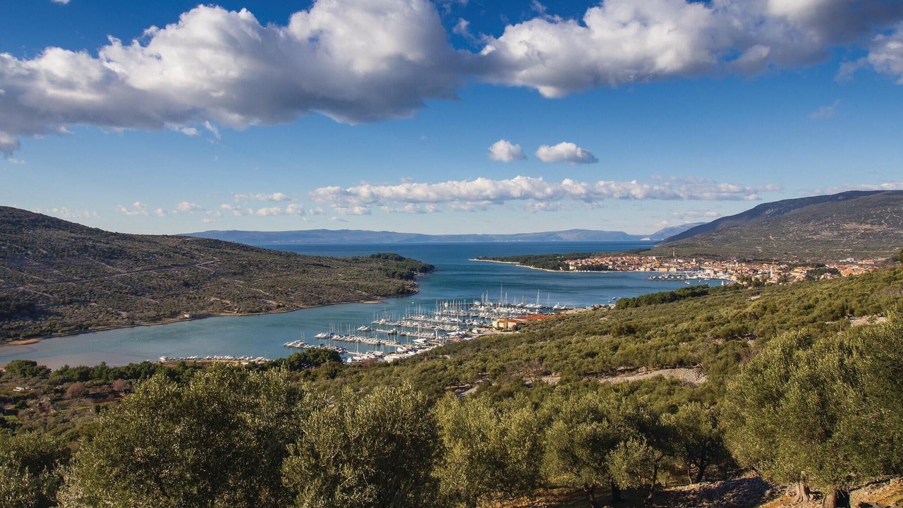Photo of Others in Cres