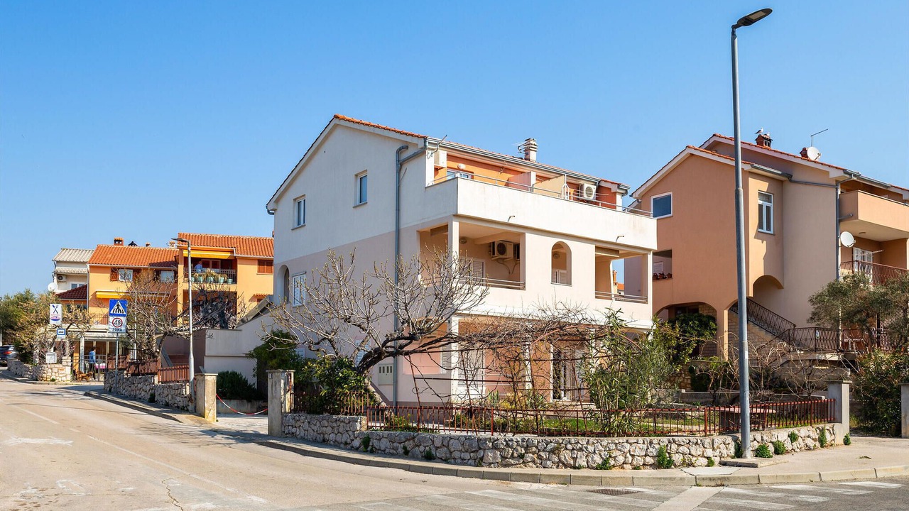 Photo of Others in Cres