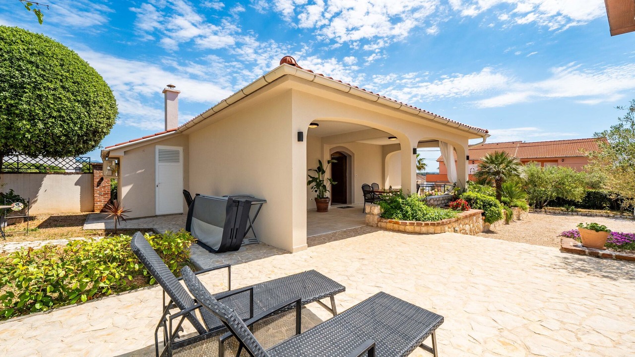Photo of Patio Balcony in Barbat na Rabu