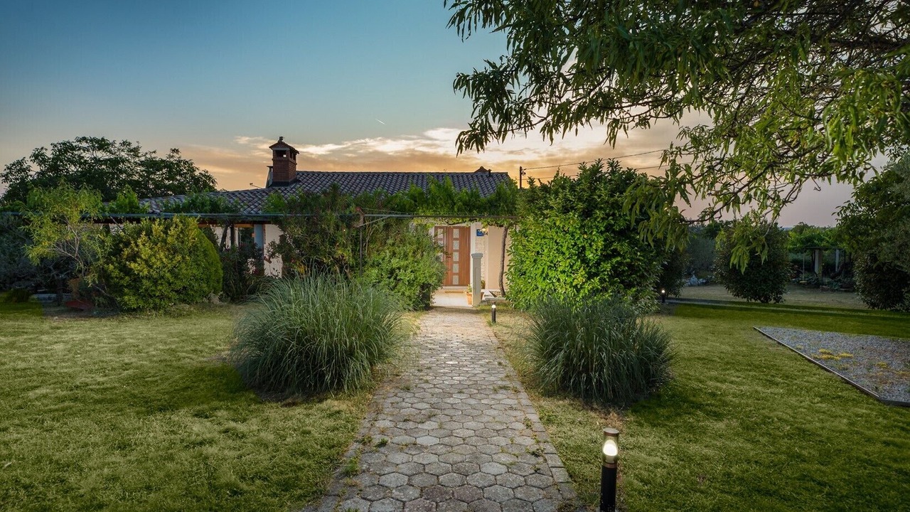 Photo of Outdoor in Kunj