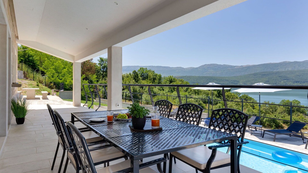 Photo of Outdoor in Garjak
