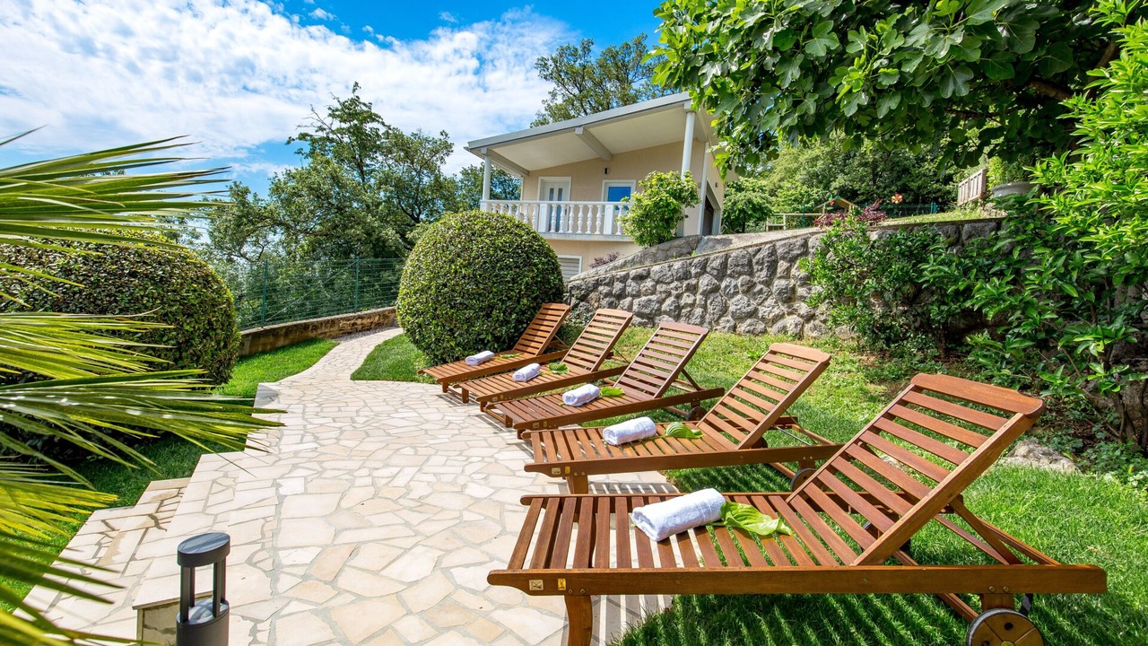 Photo of Patio Balcony in Sarsoni