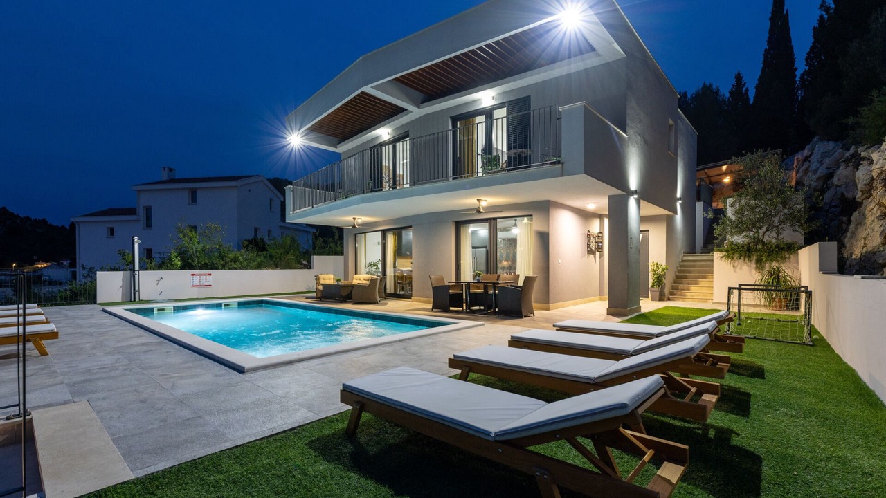 Photo of Outdoor in Blace