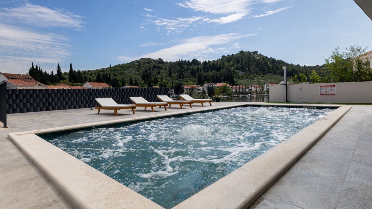 Photo of Outdoor in Blace