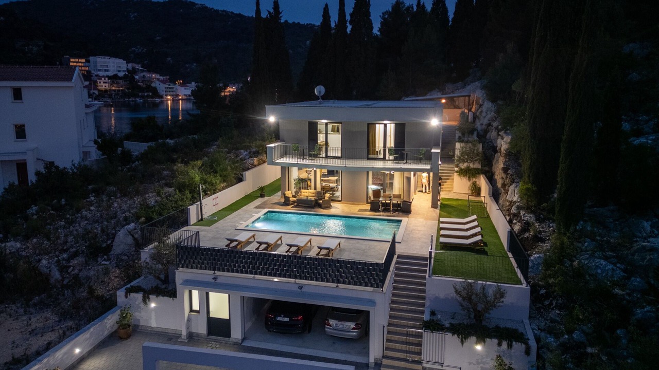 Photo of Outdoor in Blace