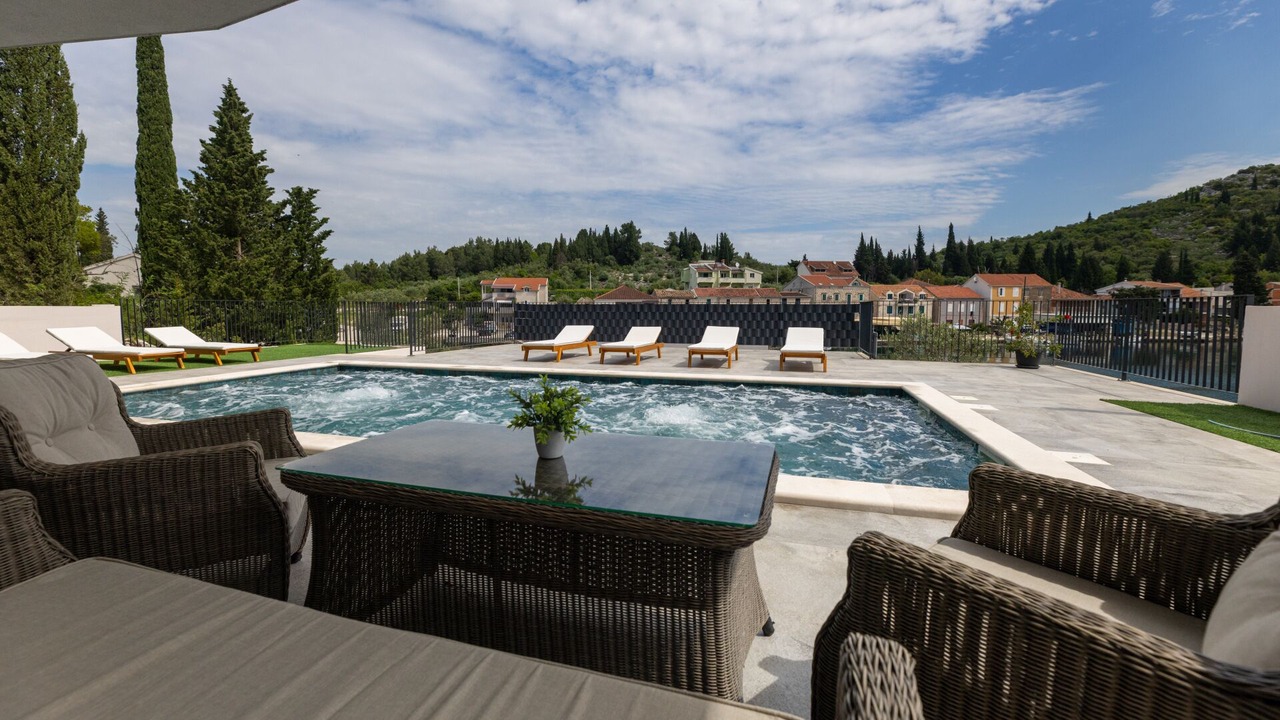 Photo of Outdoor in Blace