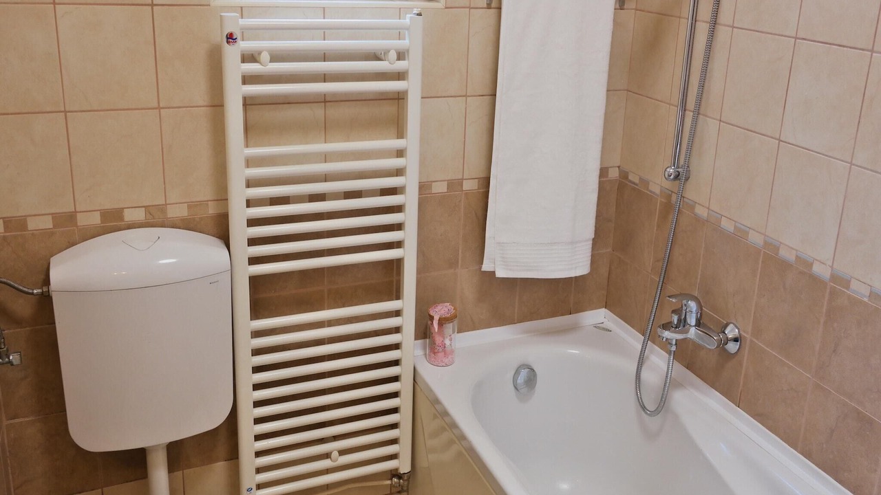 Photo of Bathroom in Buzdohanj