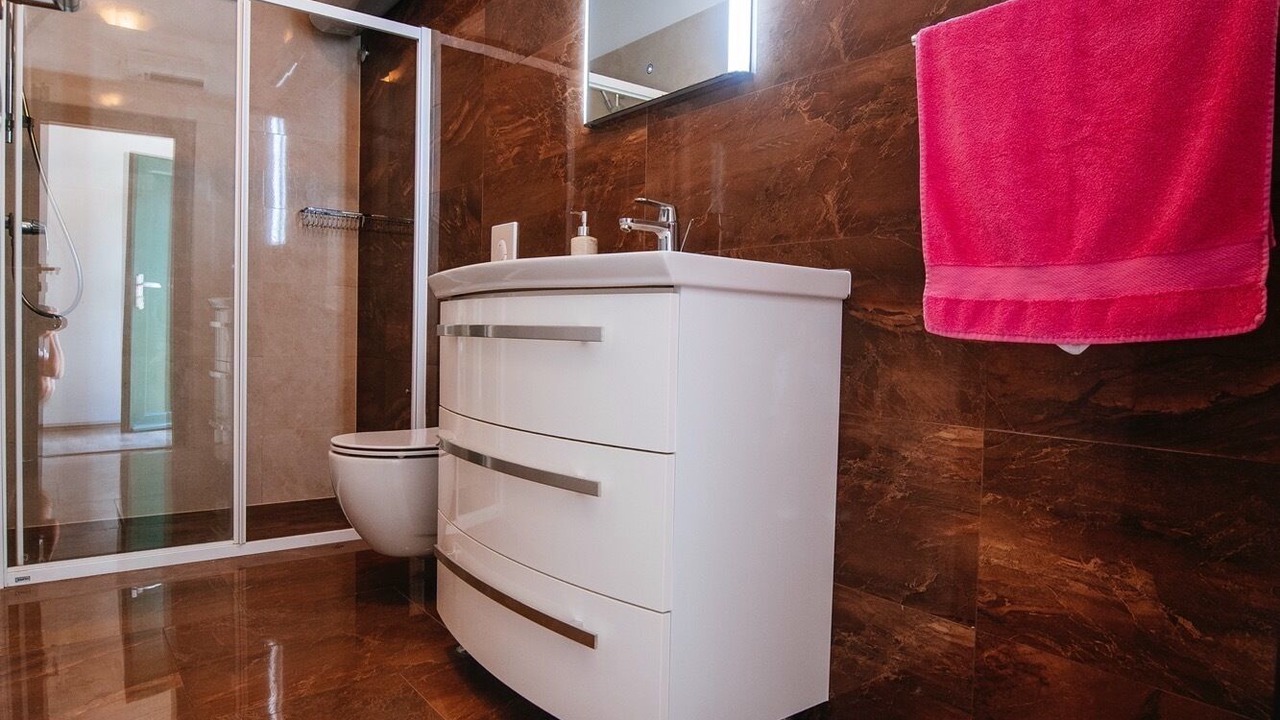 Photo of Bathroom in Iz