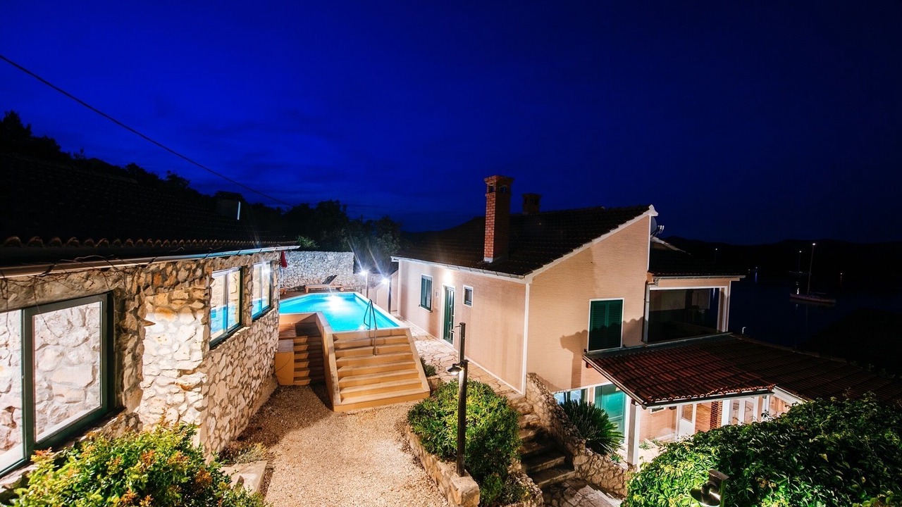 Photo of Outdoor in Iz