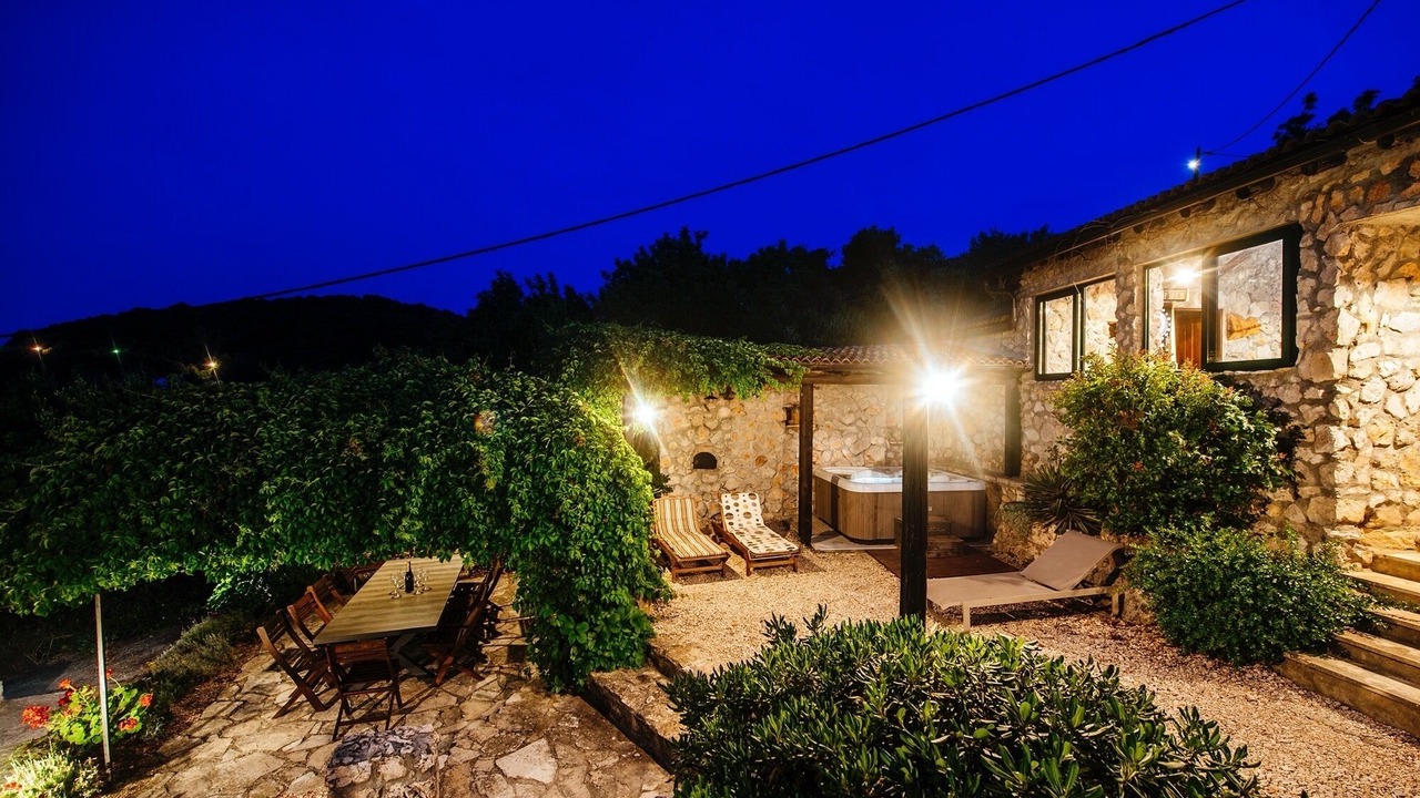 Photo of Patio Balcony in Iz