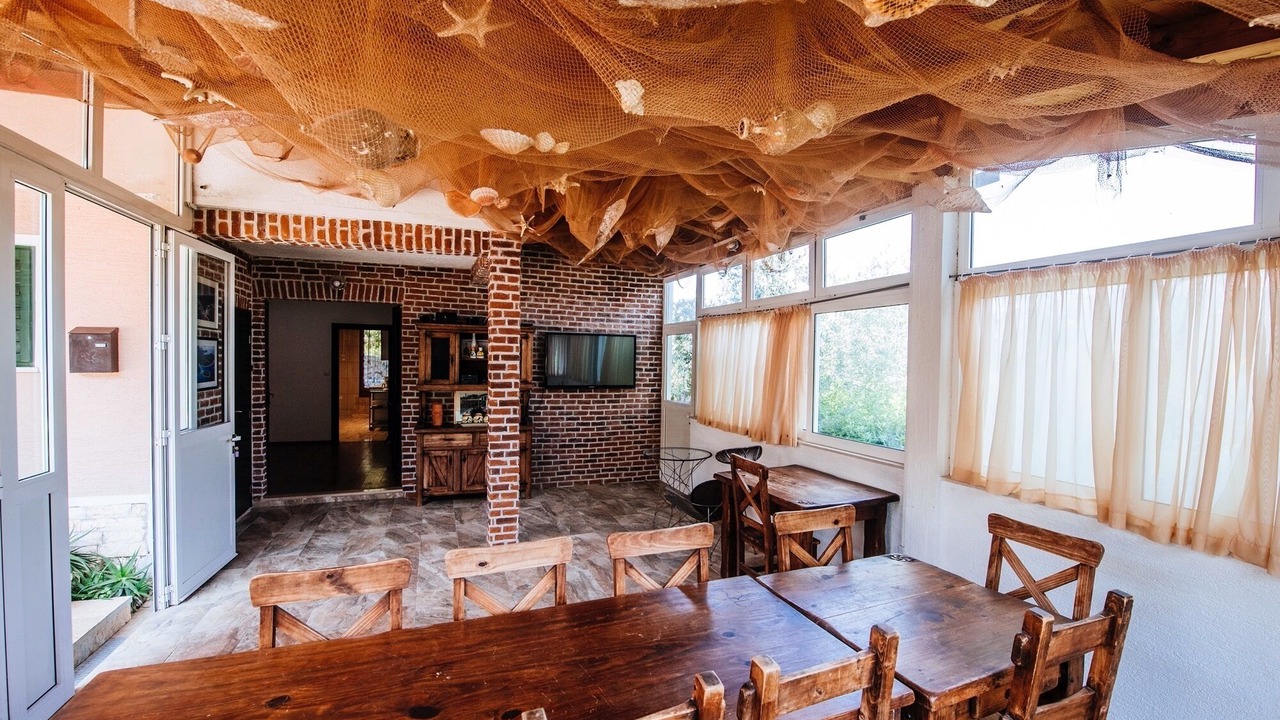 Photo of Others in Iz