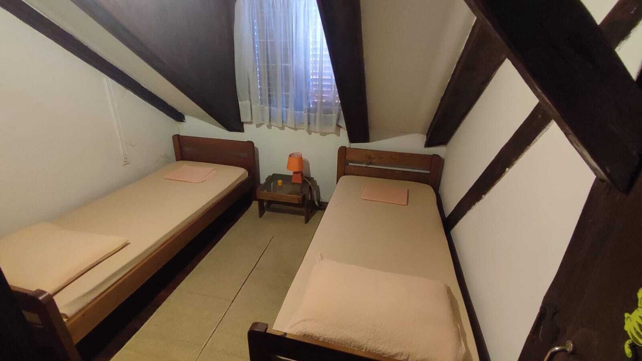 Photo of Bedroom in Cove Parja