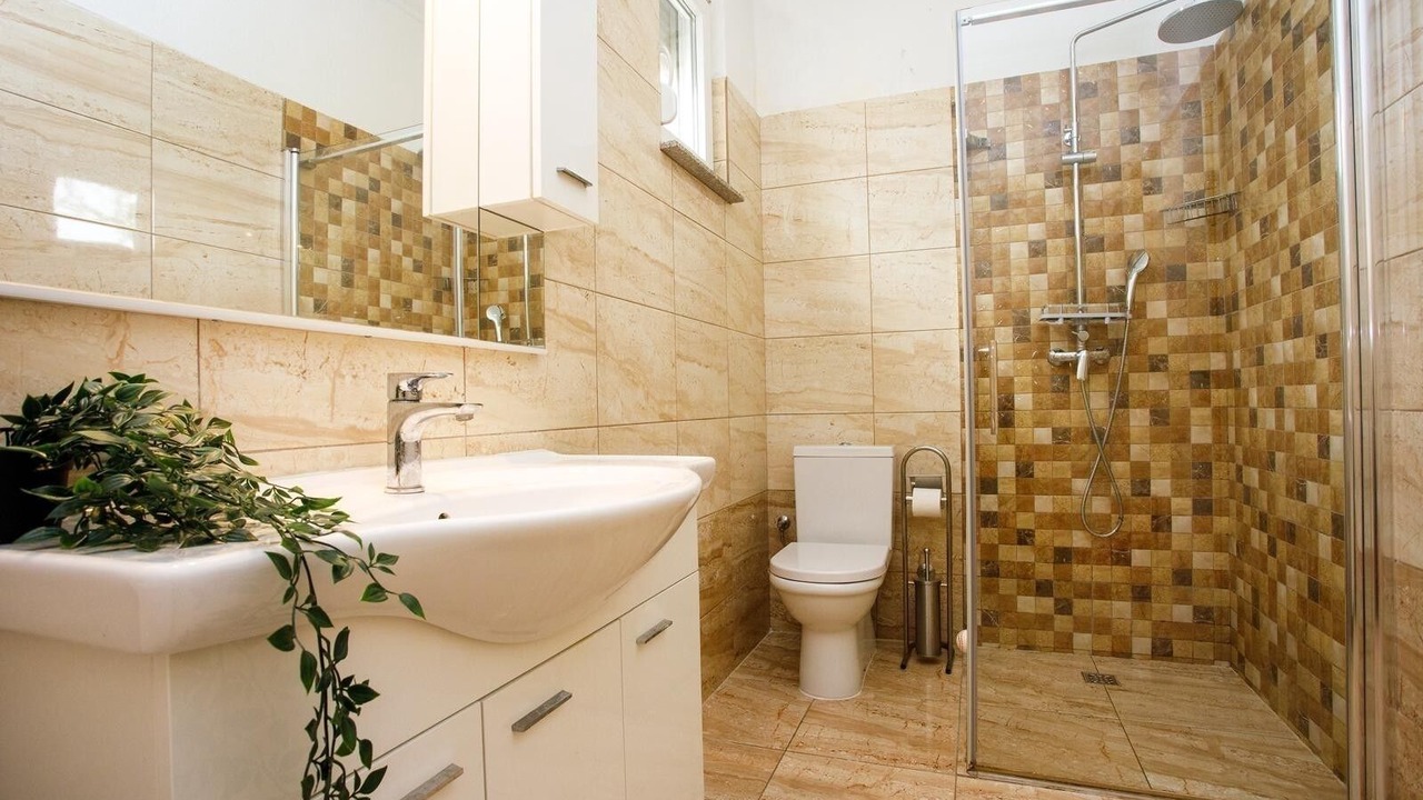 Photo of Bathroom in Srinjine