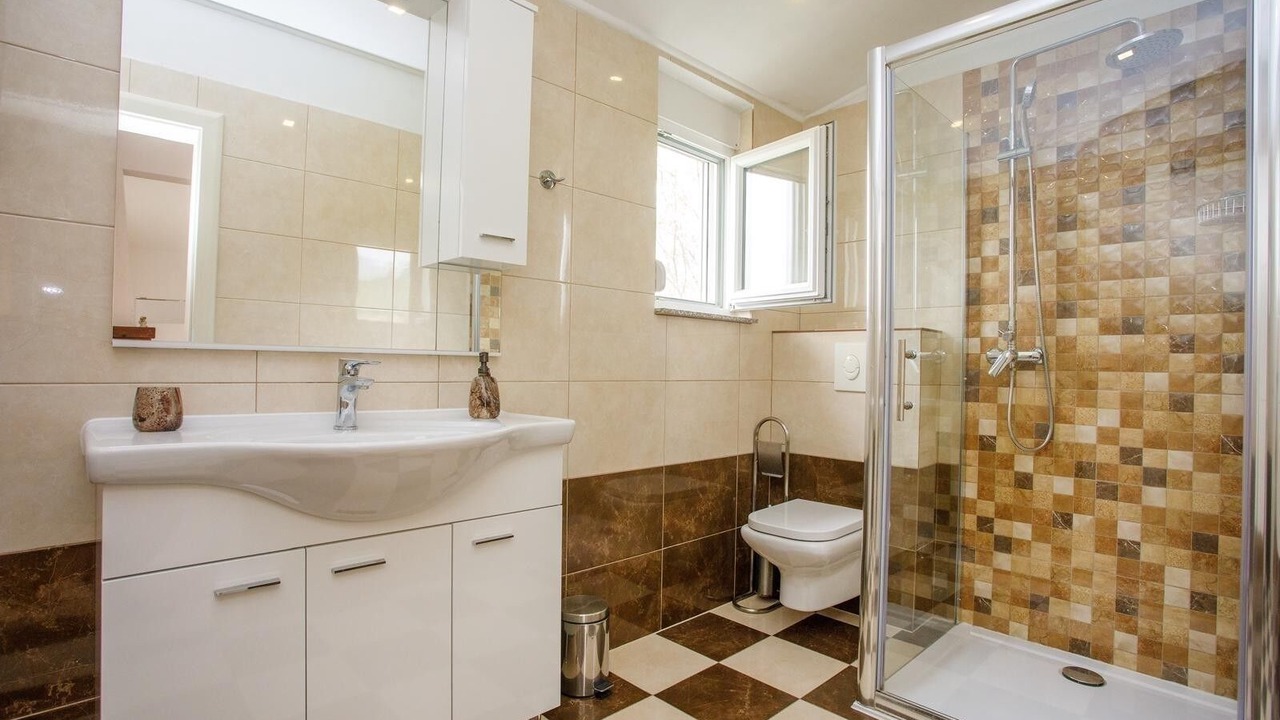 Photo of Bathroom in Srinjine