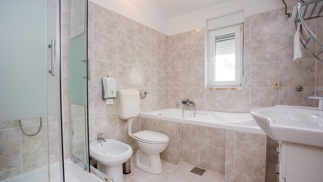 Photo of Bathroom in Srinjine