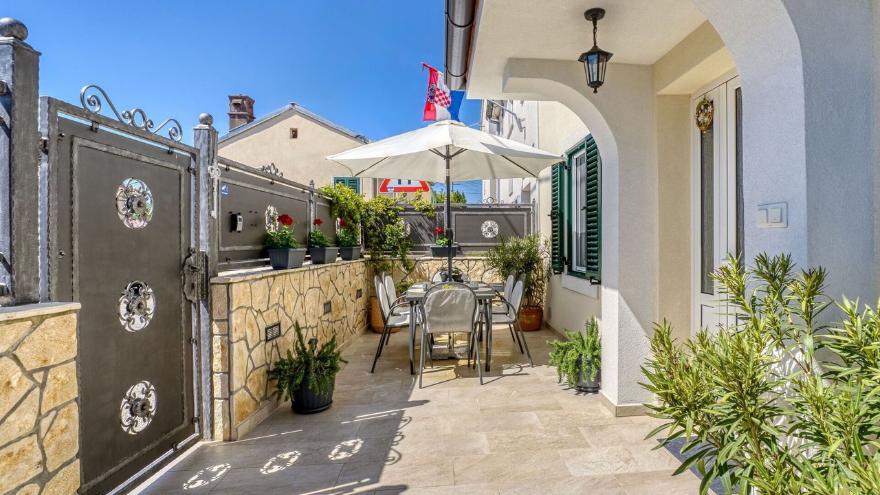 Photo of Patio Balcony in Smrika
