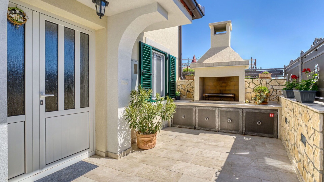 Photo of Patio Balcony in Smrika