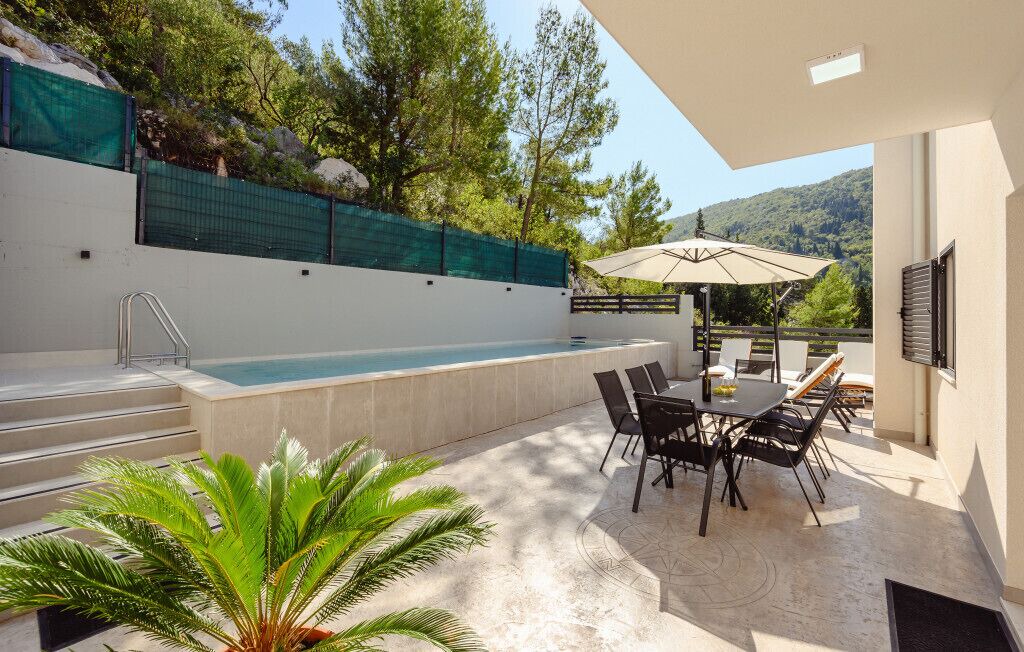 Photo of Outdoor in Blace
