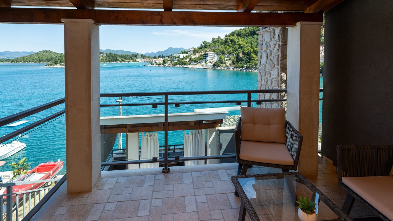 Photo of Outdoor in Blace