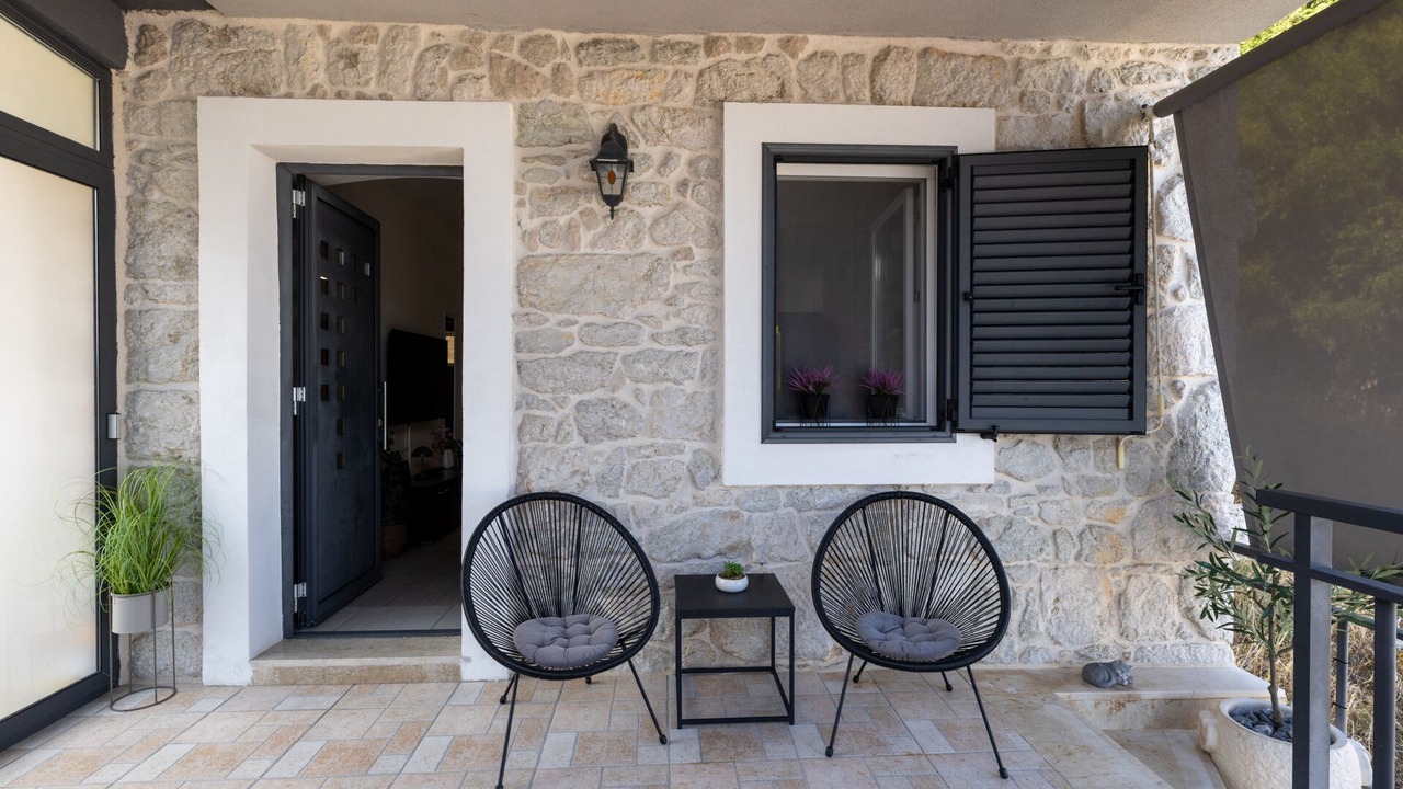 Photo of Outdoor in Blace