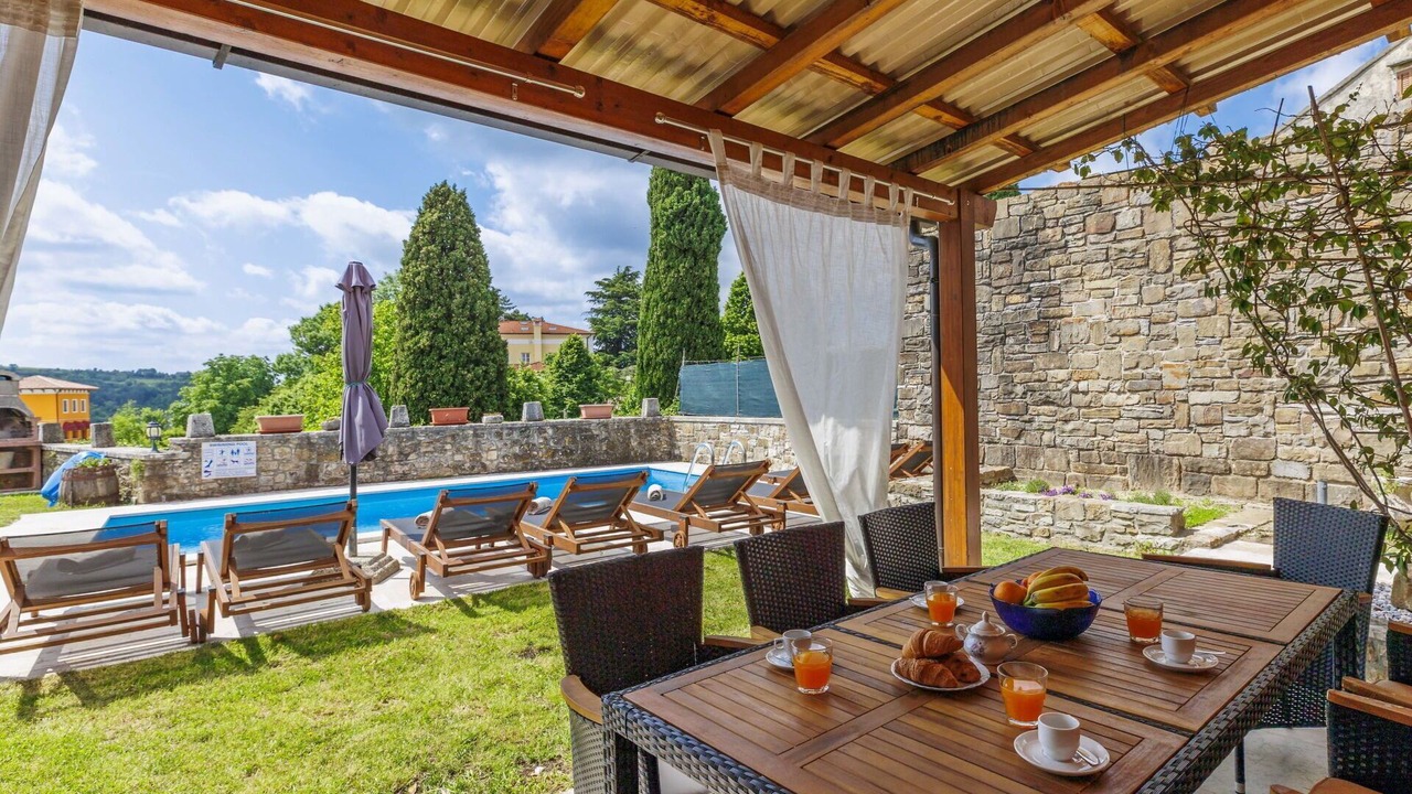 Photo of Patio Balcony in Oprtalj