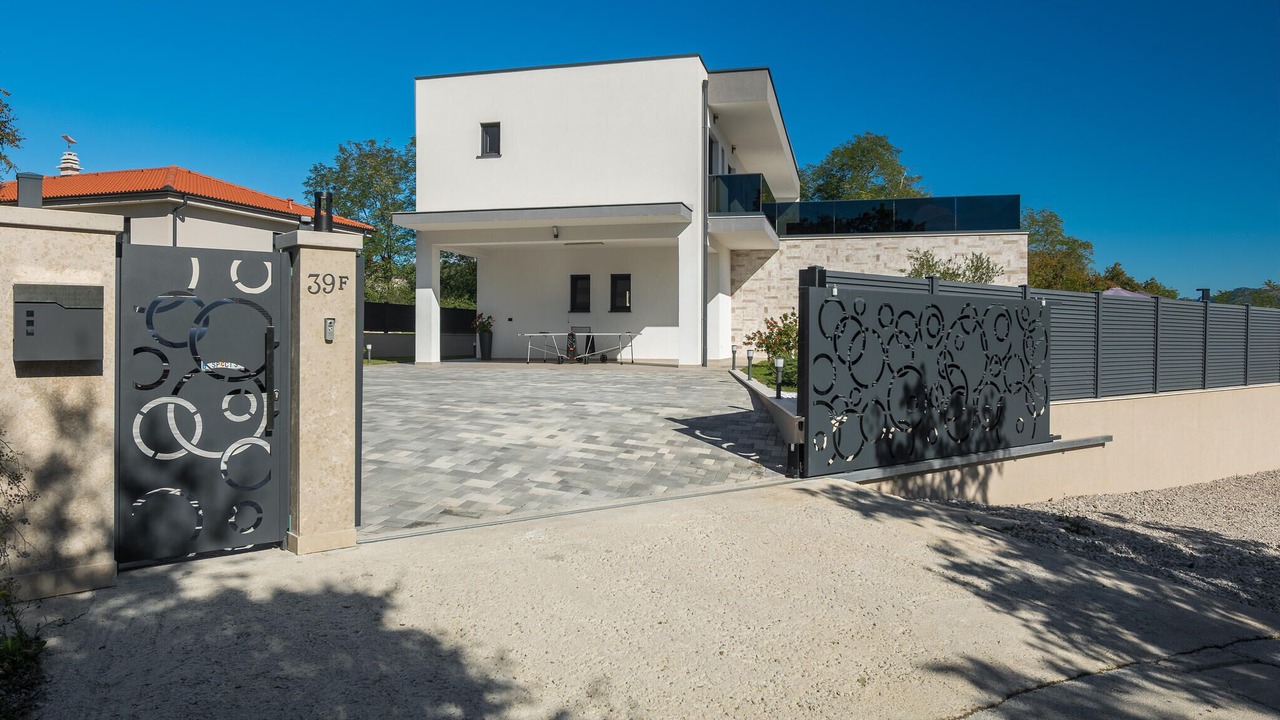 Photo of Others in Kapelica