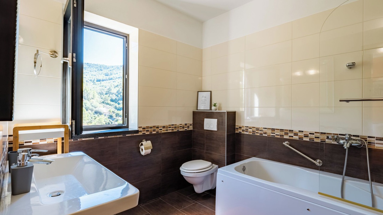 Photo of Bathroom in Blato