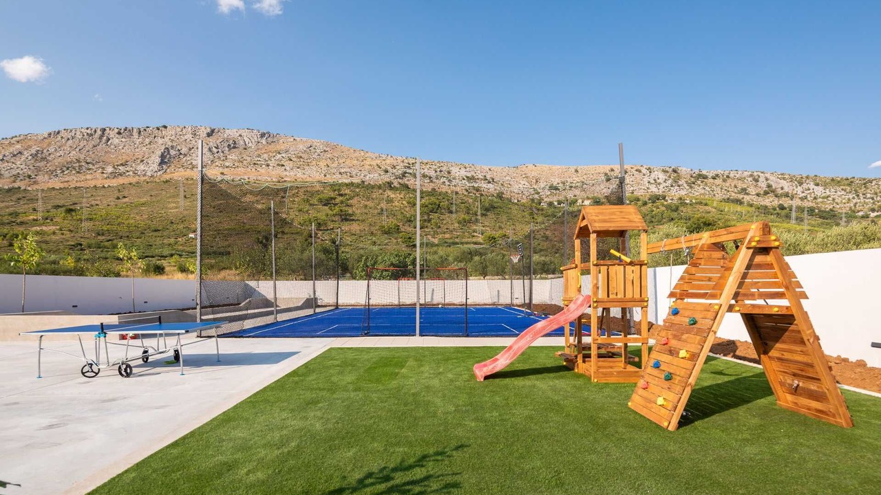Photo of Outdoor in Srinjine