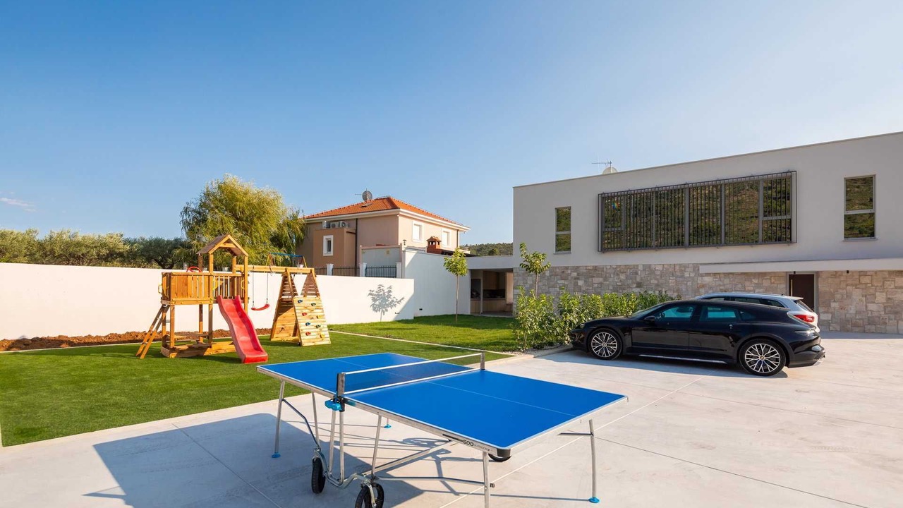 Photo of Outdoor in Srinjine