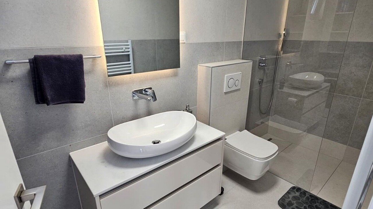 Photo of Bathroom in Seline