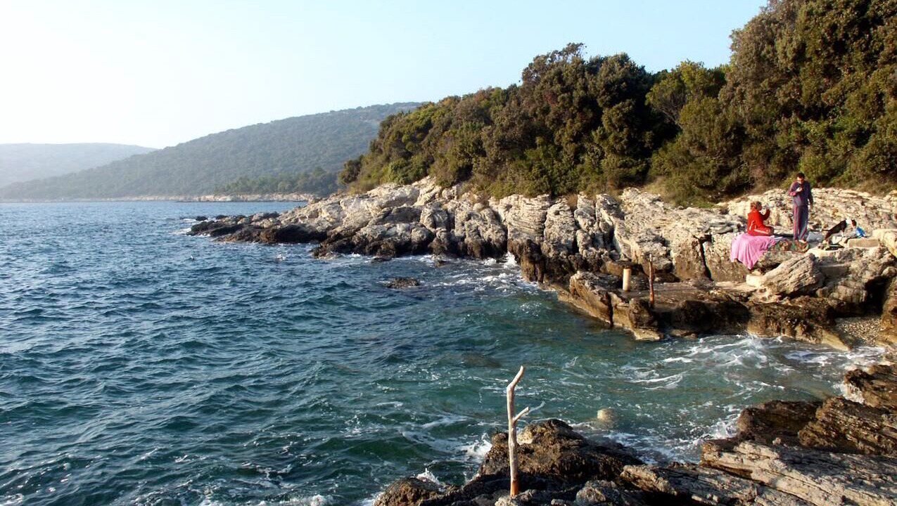 Photo of Others in Ustrine