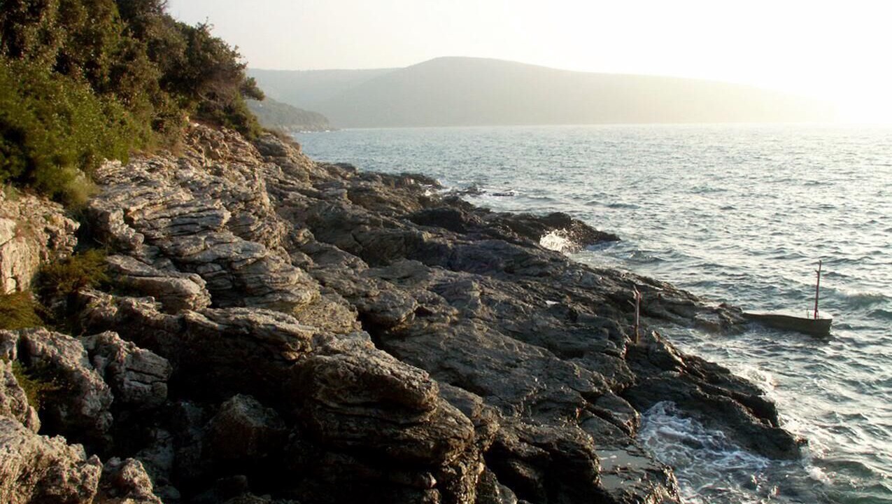 Photo of Others in Ustrine
