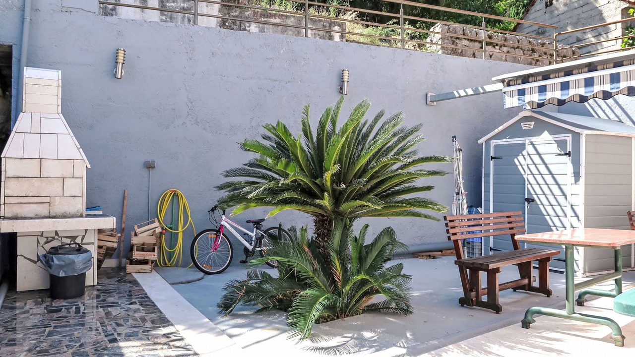 Photo of Outdoor in Blace