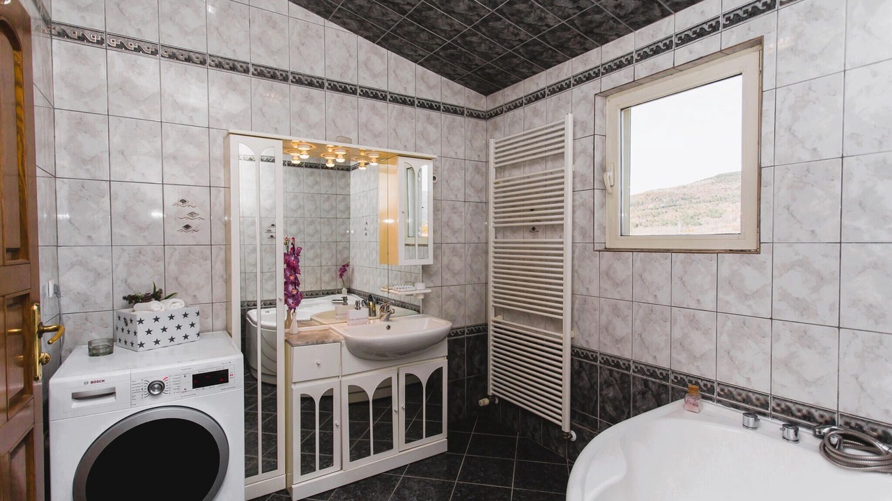 Photo of Bathroom in Neoric