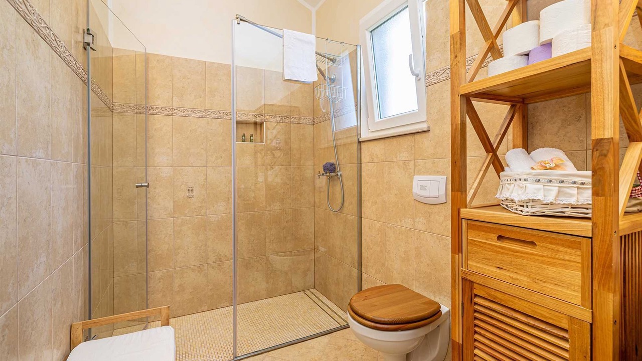 Photo of Bathroom in Porat