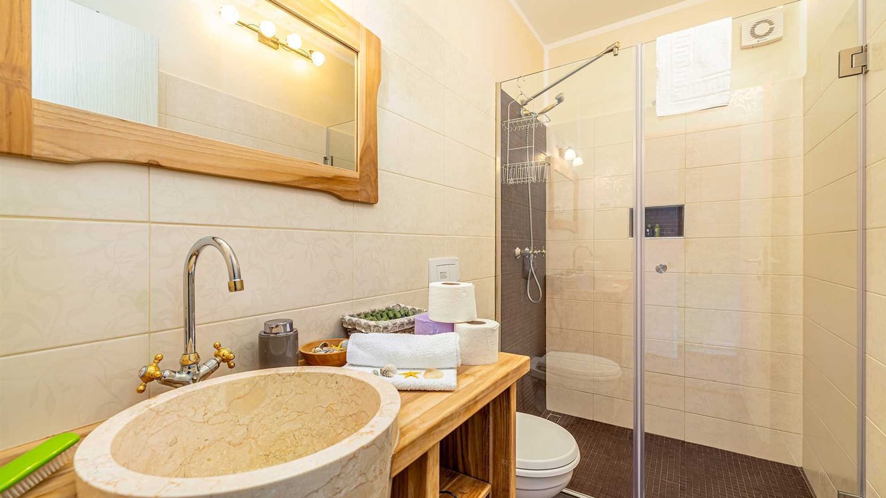Photo of Bathroom in Porat