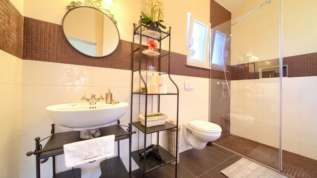 Photo of Bathroom in Porat