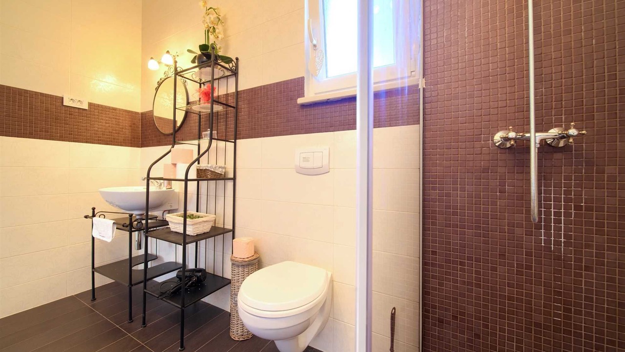 Photo of Bathroom in Porat