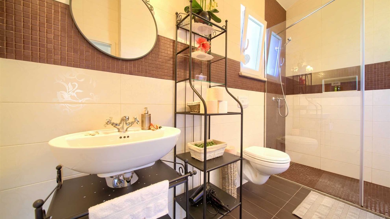 Photo of Bathroom in Porat