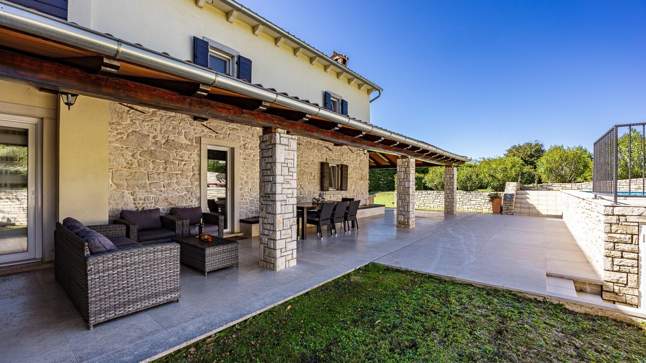 Photo of Patio Balcony in Topid