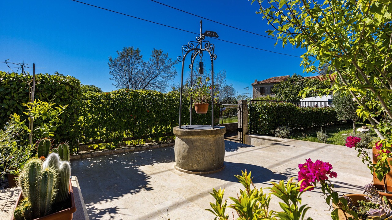 Photo of Patio Balcony in Topid