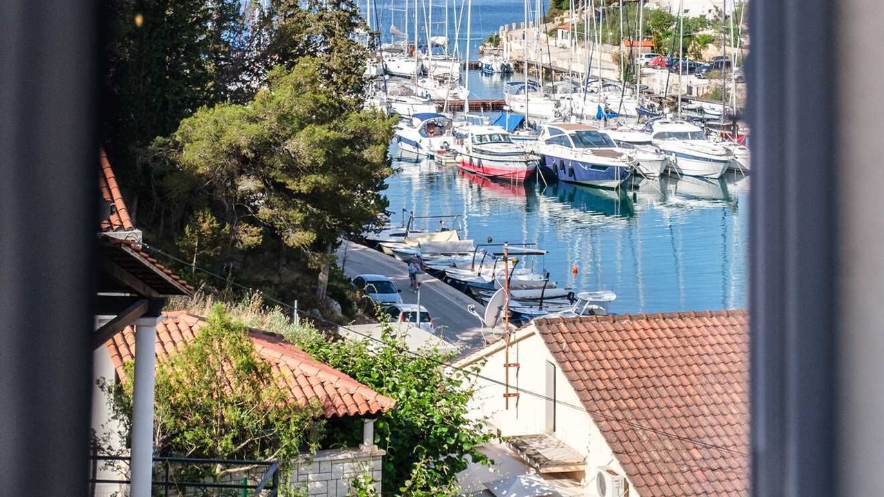 Photo of Others in Cove Makarac (Milna)