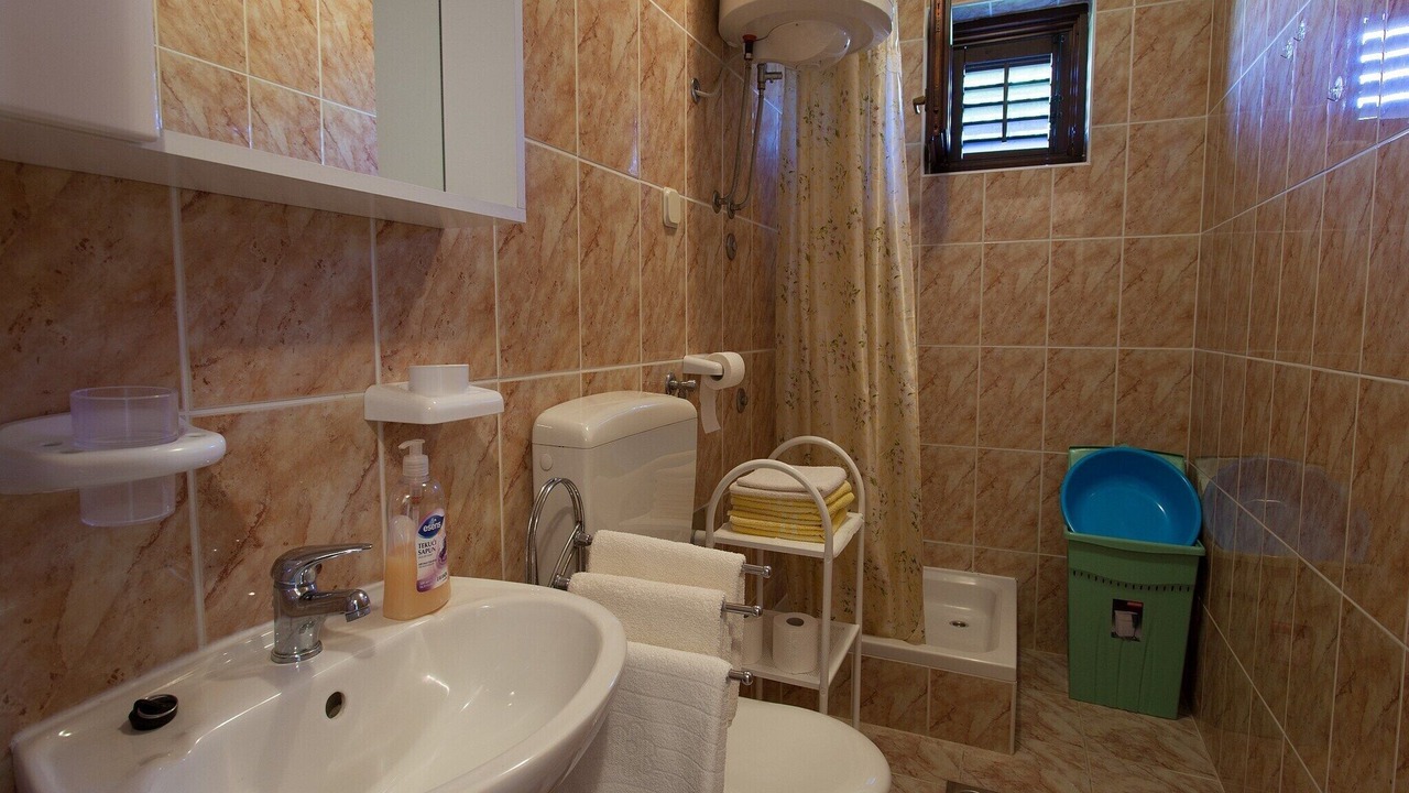 Photo of Bathroom in Porat